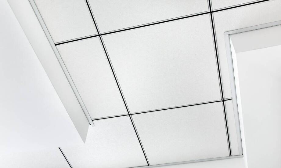Jak zintegrować panele akustyczne z sufitem kuchni, jadalni i restauracji bez chaosu wizualnego