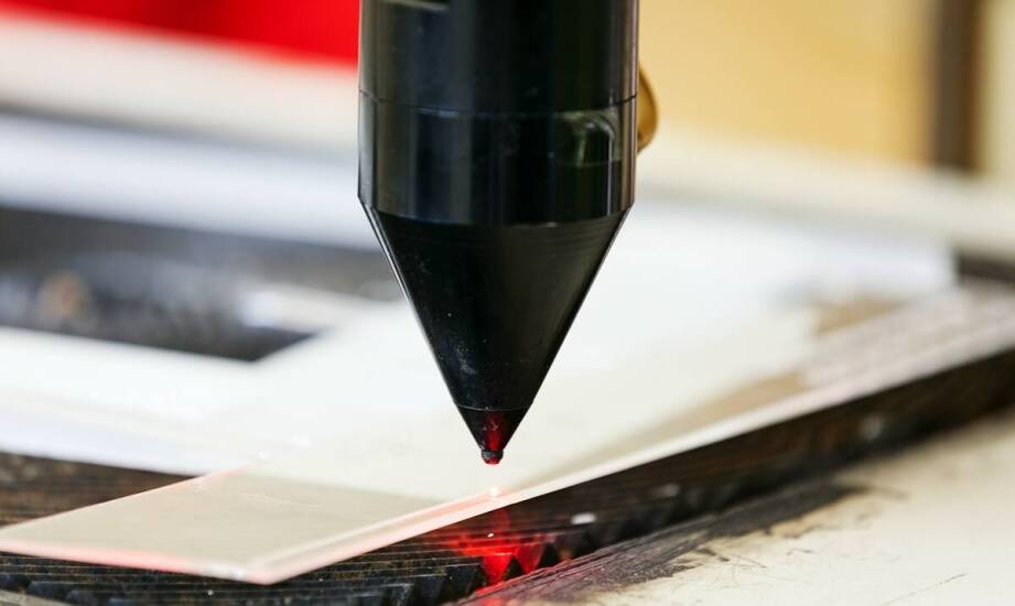 Kiedy 20-watowy laser światłowodowy wystarcza do znakowania metali w krótkich seriach