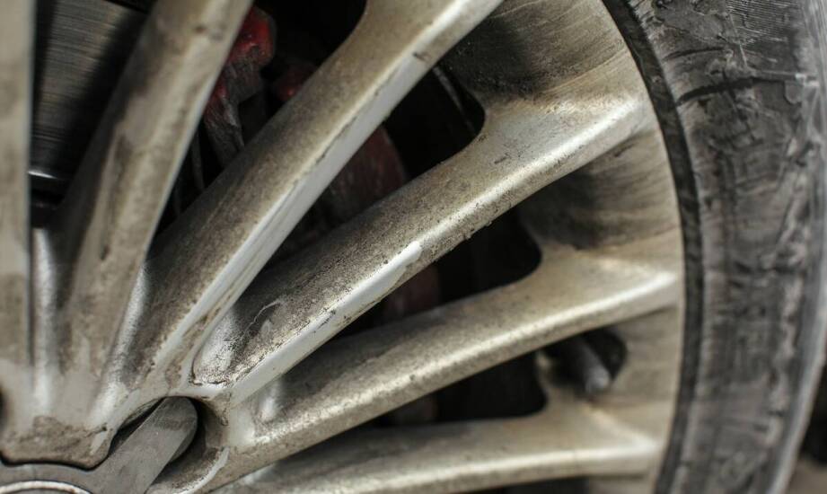 Ukryte pęknięcia, skrzywienia i korozja — jak ocenić używane felgi aluminiowe przed zakupem
