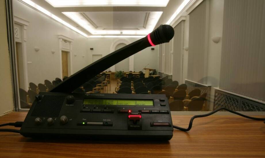 Projekt sali konferencyjnej pod systemy AV: od akustyki po spotkania hybrydowe
