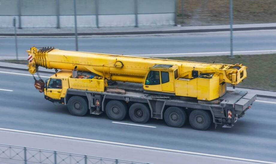 Dlaczego dźwigi i konstrukcje stalowe wymagają osobnego planu przewozu w B2B
