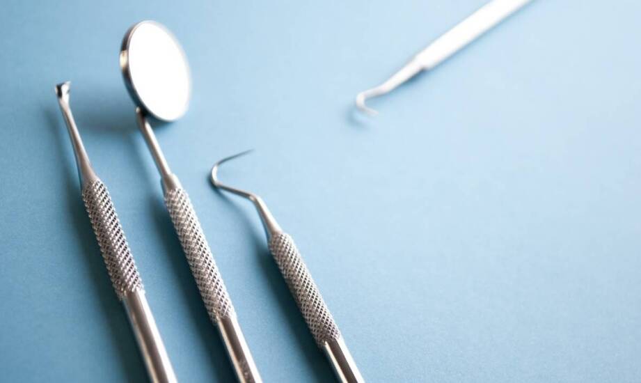 Kiedy endodoncja mikroskopowa jest potrzebna i jak przebiega leczenie zęba wielokanałowego