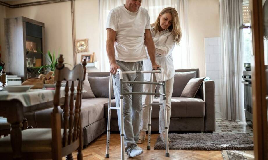 Jak rozpoznać moment, w którym senior potrzebuje opieki całodobowej i rehabilitacji