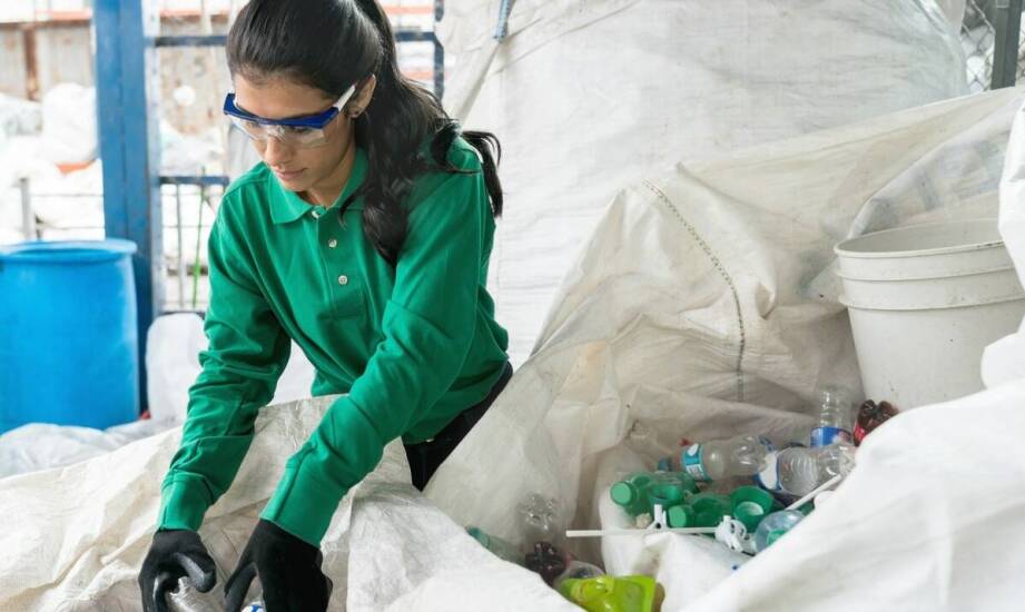 Jak przygotować firmowe odpady foliowe do odbioru, by nie blokowały recyklingu