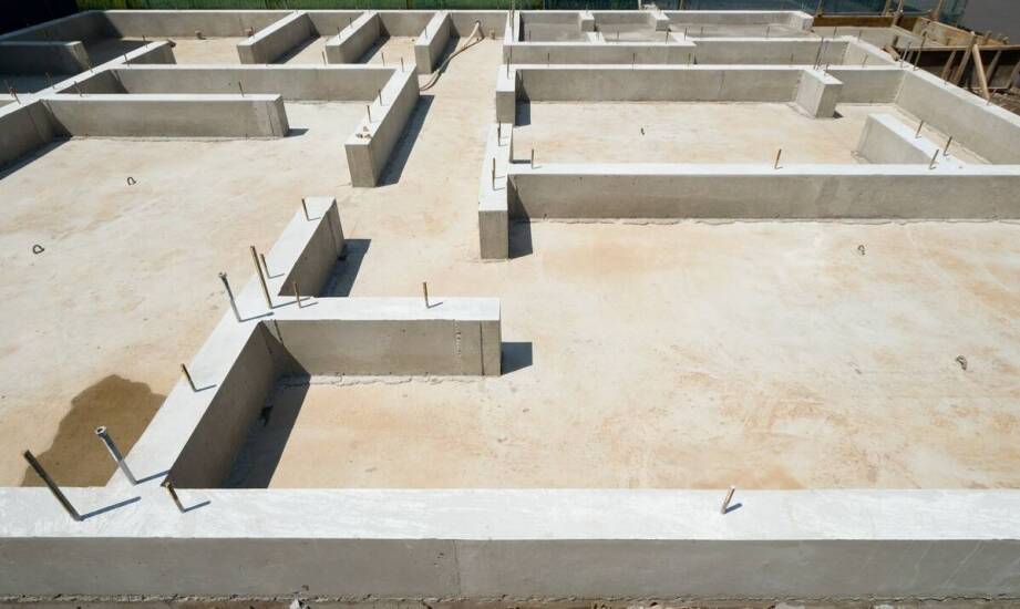 Kiedy płyta fundamentowa przy domu 100–150 m² na Śląsku przestaje być droższa od ław
