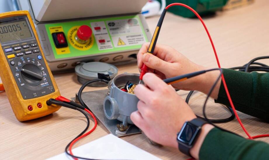 Jak zorganizować stanowisko do kontroli gotowych quadów elektrycznych przed wydaniem