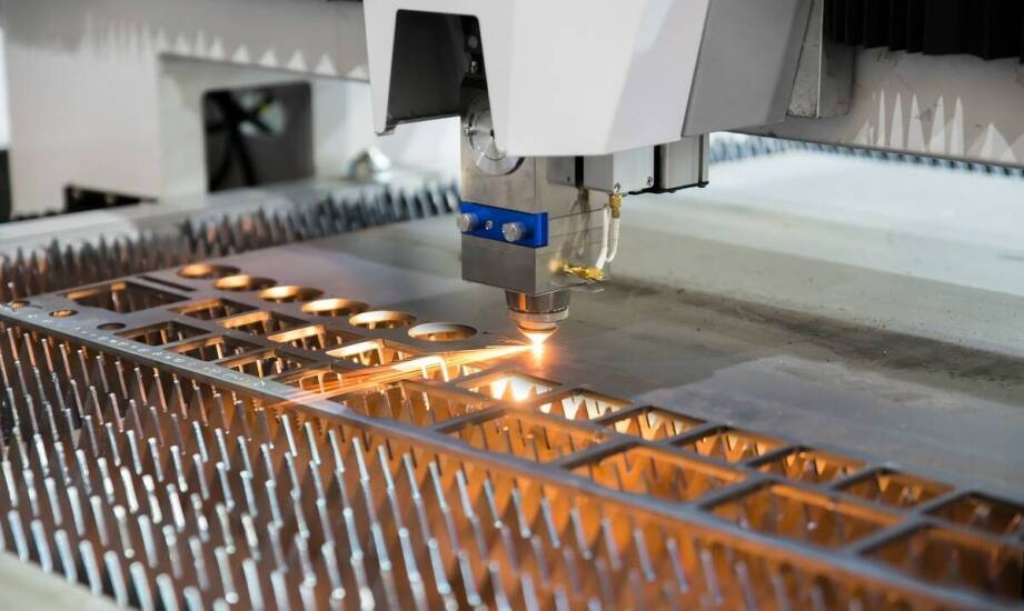 Jak wykończenie po cięciu laserem wpływa na trwałość metalowych akcesoriów meblowych