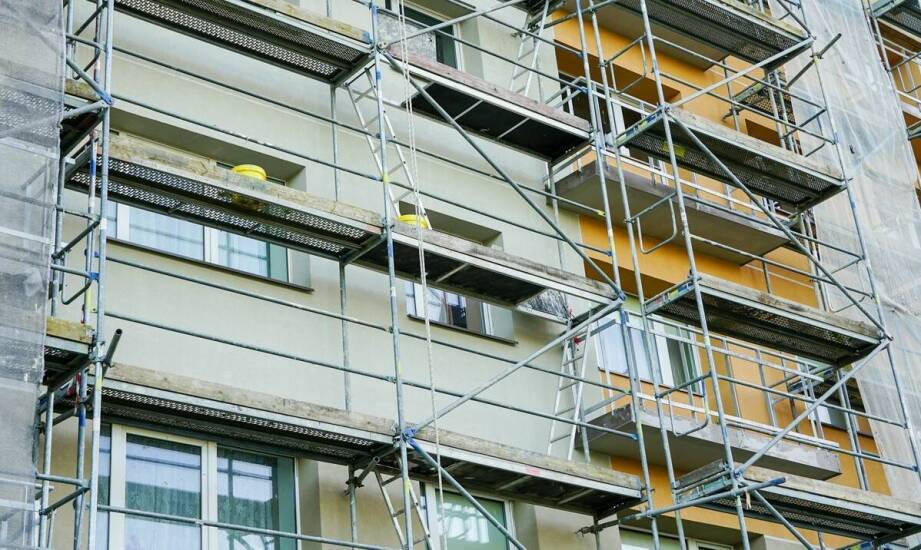 Jak ocenić stabilność rusztowania przed pracami elewacyjnymi na śląskich budynkach