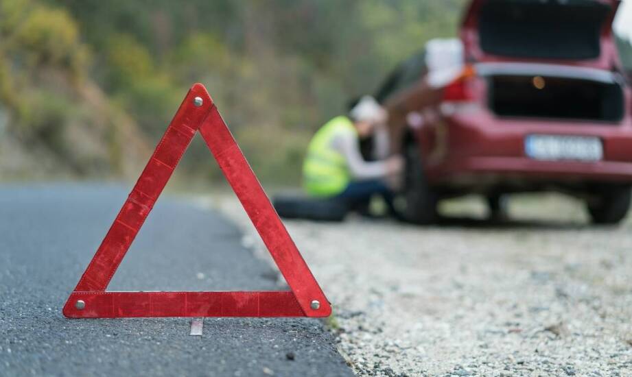 Awaria na autostradzie A2 koło Konina — jak zabezpieczyć auto i wezwać wsparcie