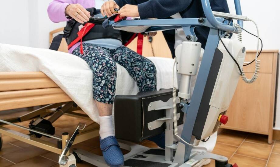 Łóżko rehabilitacyjne w domu — które funkcje pomagają w długiej opiece nad pacjentem