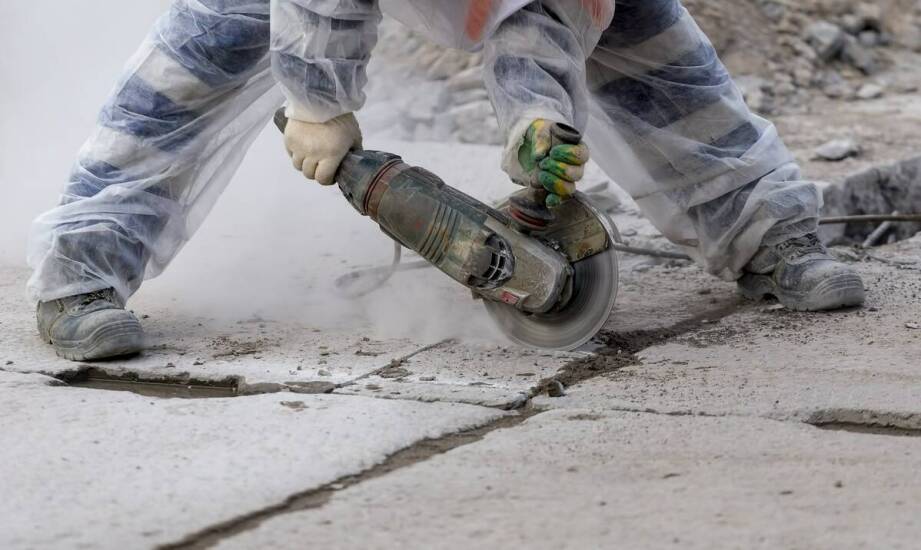 Kiedy klasa ochrony obuwia decyduje o bezpieczeństwie pracy w budownictwie i chemii