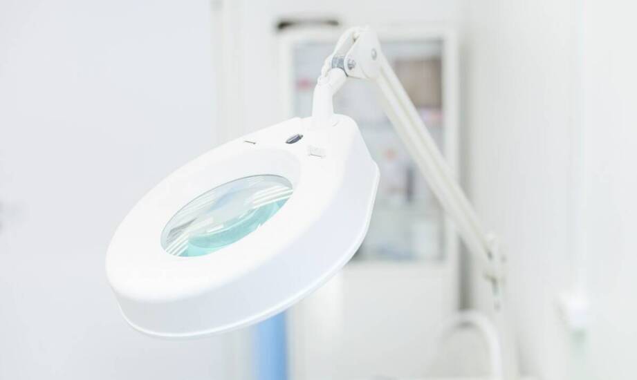 Jak dobrać lampę UV-C do małego gabinetu optometrycznego pod kątem realnej pracy
