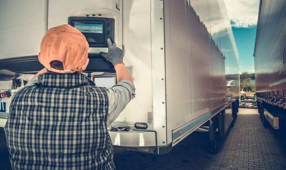 Legalizacja tachografu cyfrowego przed trasą przez granicę — dokumenty, terminy i najczęstsze błędy