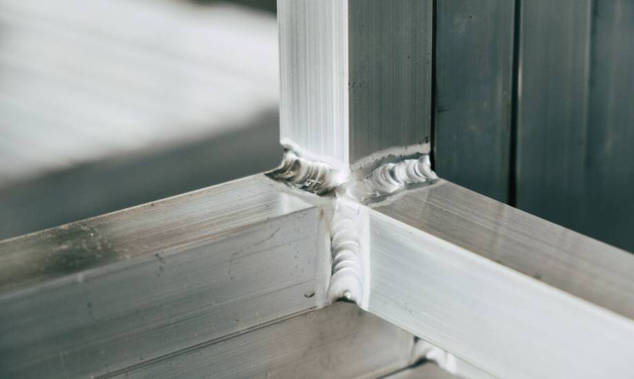 Dlaczego aluminium w balustradach, ogrodzeniach i na łodziach spawa się inaczej niż stal
