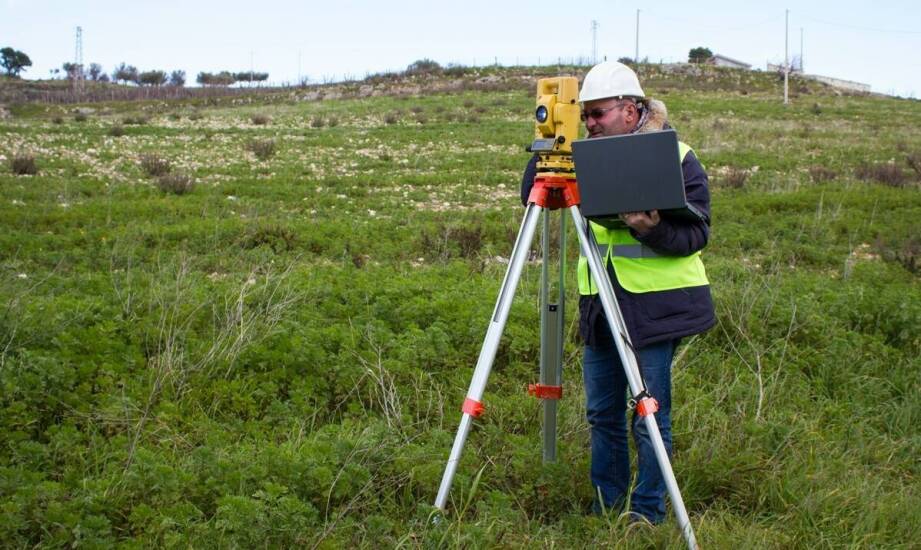Jak powstaje mapa dla projektu budowlanego i dlaczego teren zmienia jej zakres