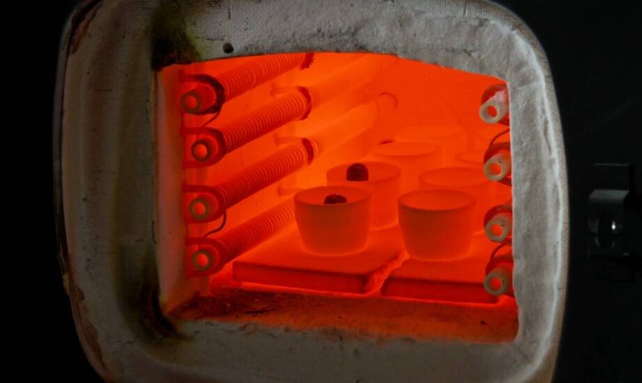 Jak konstrukcja modułu ceramicznego wpływa na izolację pieca powyżej 1260°C