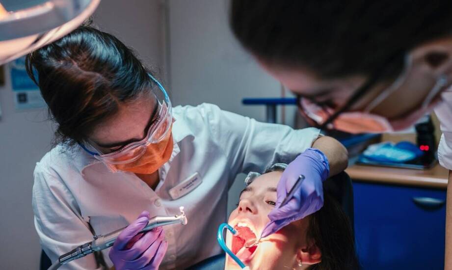 Kiedy narkoza w stomatologii jest uzasadniona u dzieci i dorosłych
