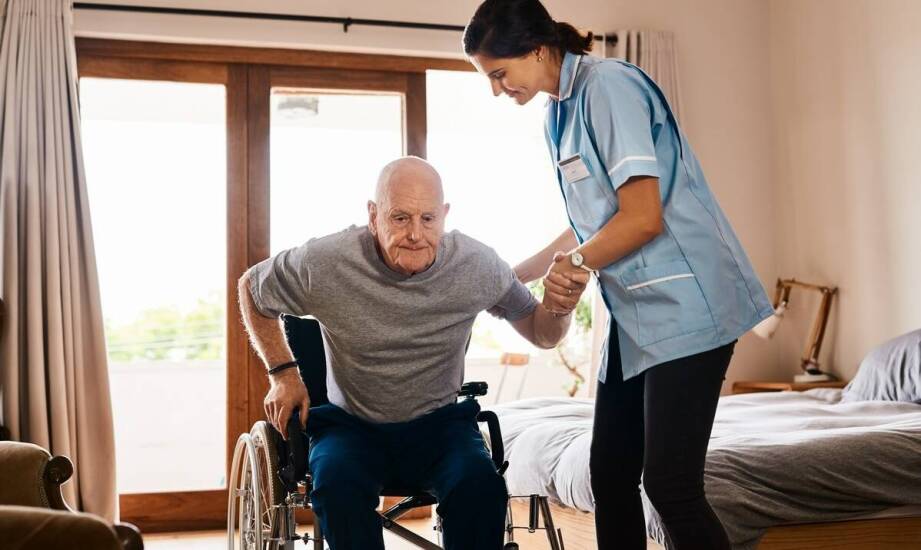 Po hospitalizacji i przy demencji — kiedy całodobowa opieka staje się potrzebą, a nie tylko wsparciem