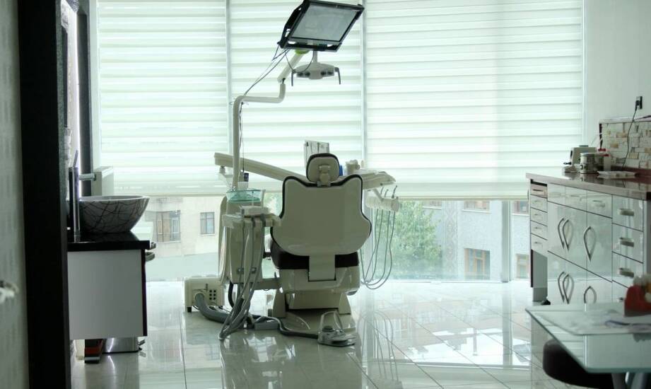 Kiedy jeden gabinet wystarcza przy leczeniu ortodontycznym, implantach i protetyce