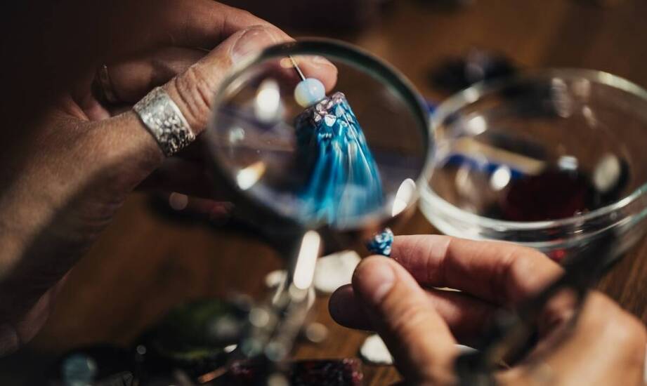 Jak ocenić pierścionek handmade z żywicy, szkła i koralików przed zakupem