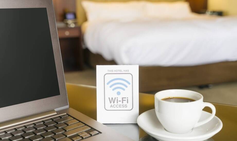 Kiedy hotel potrzebuje Wi‑Fi 6 lub 7 i jak ocenić architekturę sieci pod IPTV