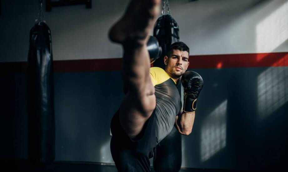Kiedy połączenie siłowni z boksem i kickboxingiem pomaga budować formę, a kiedy męczy