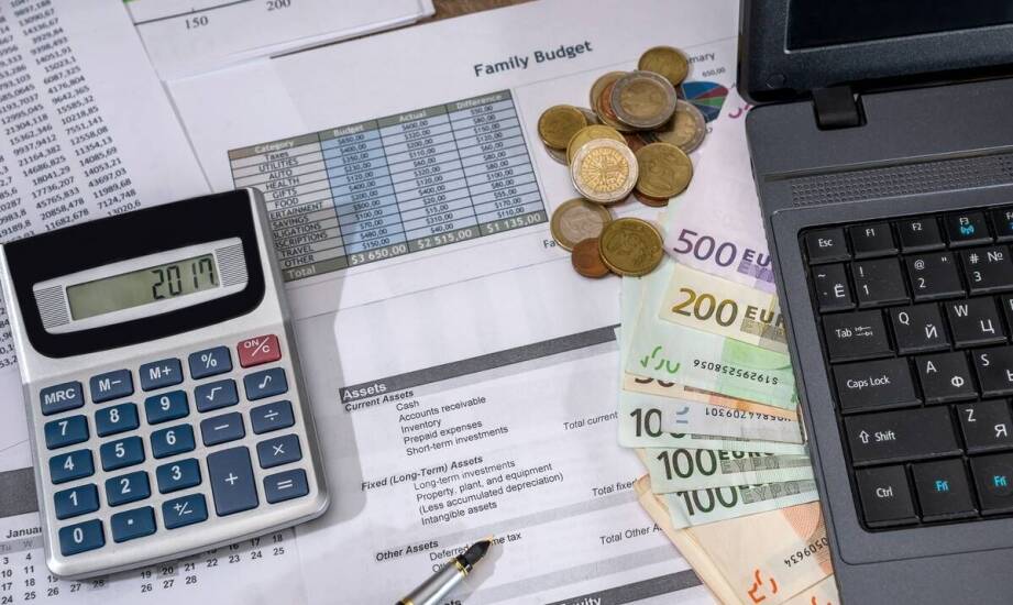 First minute, autokar czy samolot — jak dopasować wakacje do budżetu i urlopu