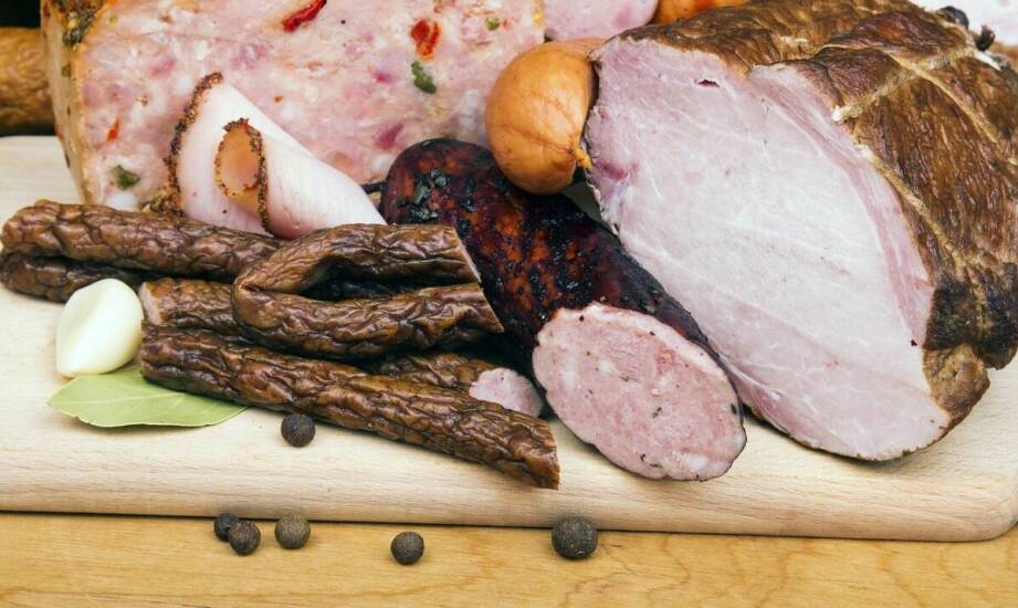 Jak wędzenie drewnem i prosty skład budują charakter tradycyjnych wędlin z Pomorza