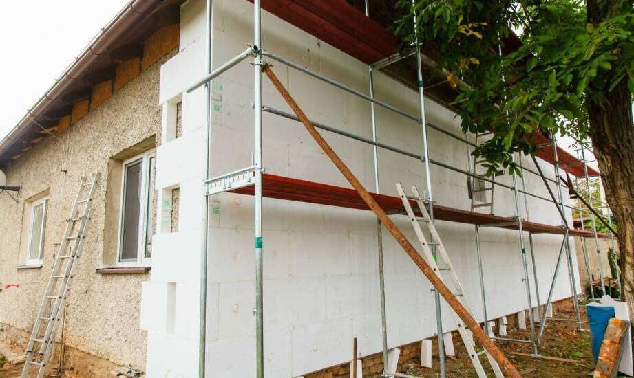 Stalowa konstrukcja przy remoncie elewacji domu — kiedy ma sens i gdzie bywają ograniczenia