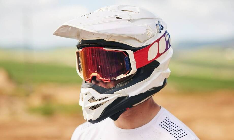 Jak wybrać upominek dla motocyklisty off-road, gdy liczy się rozmiar i ochrona