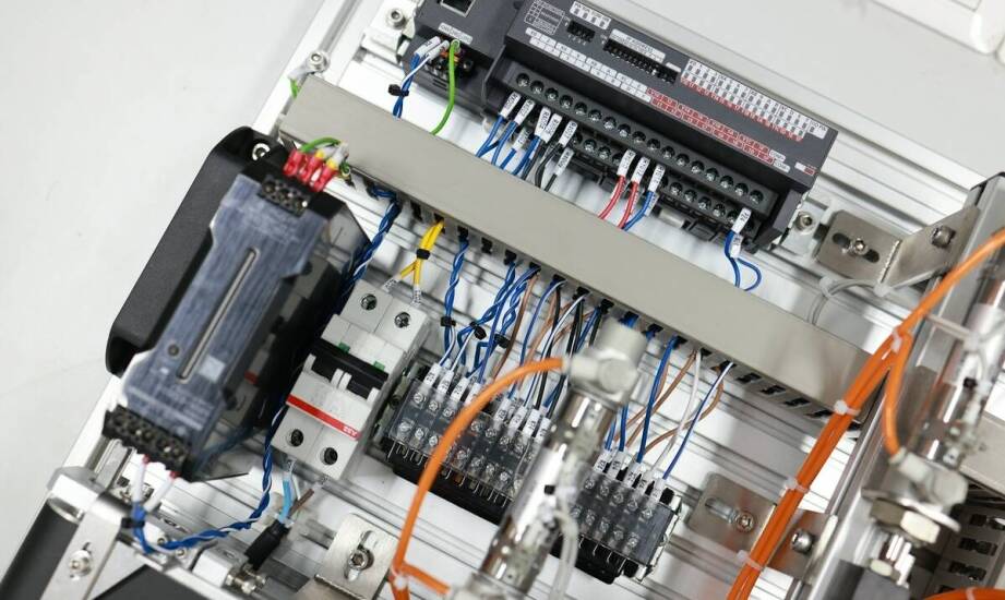 Projekt BMS w obiekcie komercyjnym zaczyna się od mapy integracji z HVAC i zasilaniem