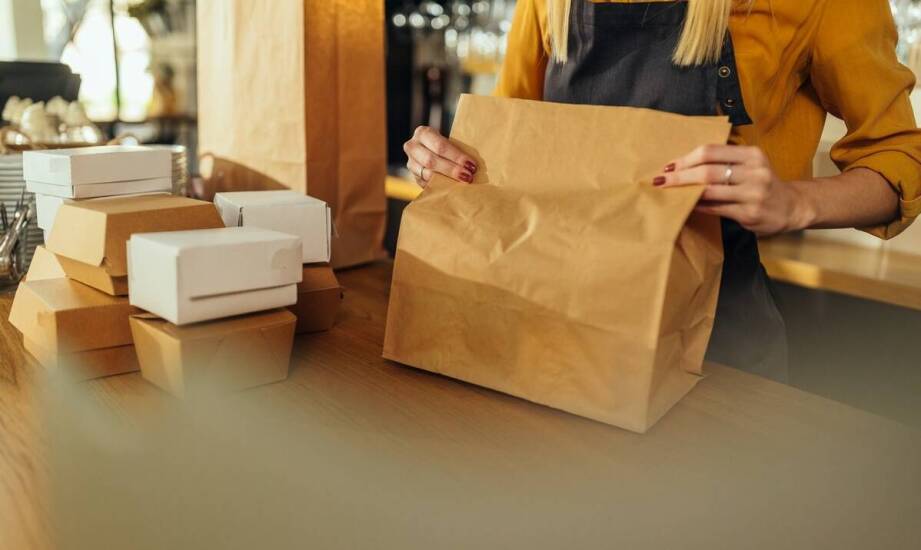 Kiedy personalizacja toreb na wynos realnie wspiera gastronomię, a kiedy komplikuje pakowanie