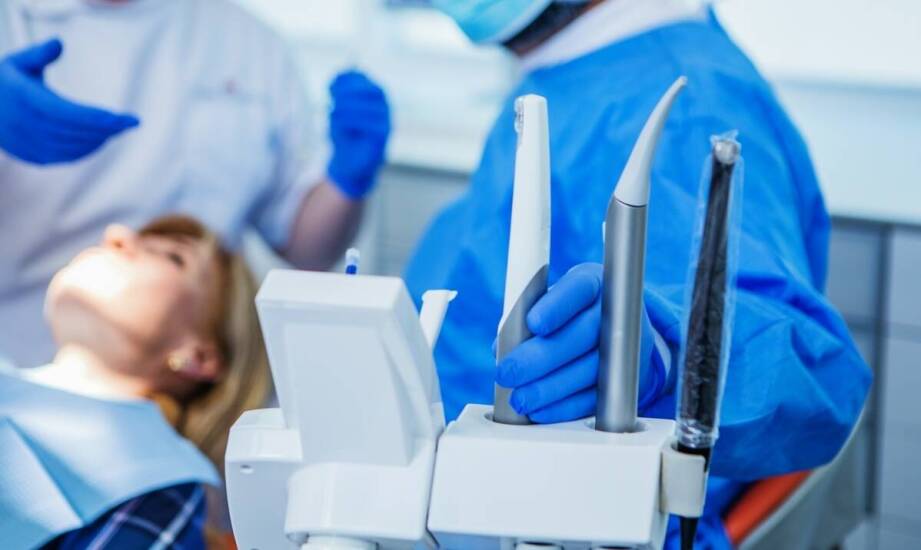 Jak działa znieczulenie ogólne w stomatologii, kiedy się je rozważa i jak się przygotować