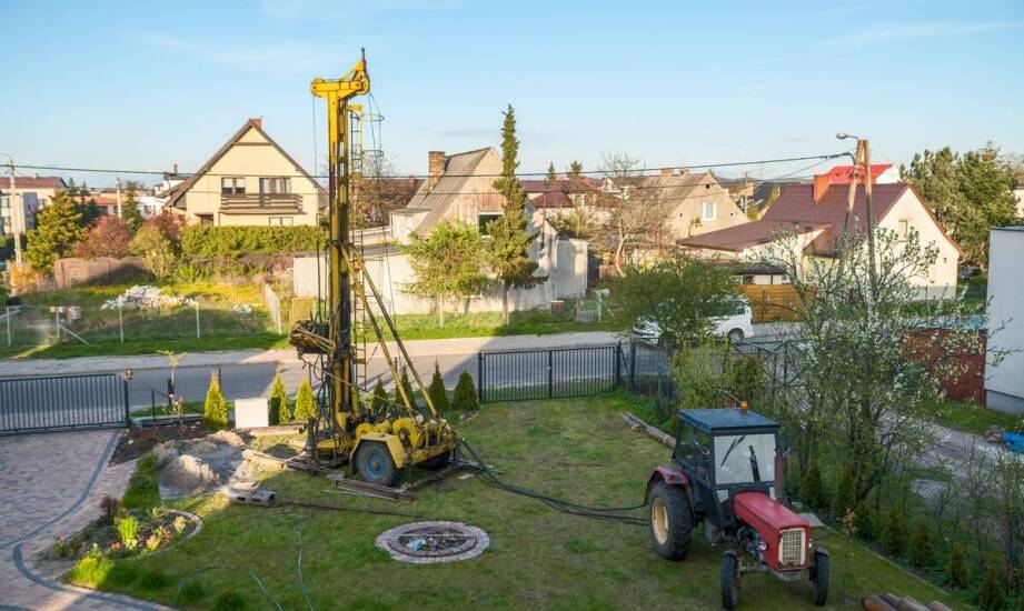 Jak geologia Mazowsza i formalności wpływają na odwiert pod studnię przy domu