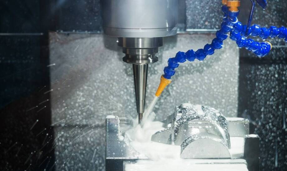 Dlaczego automatyczne gaszenie w obrabiarce CNC musi objąć komorę roboczą i szafę sterowniczą