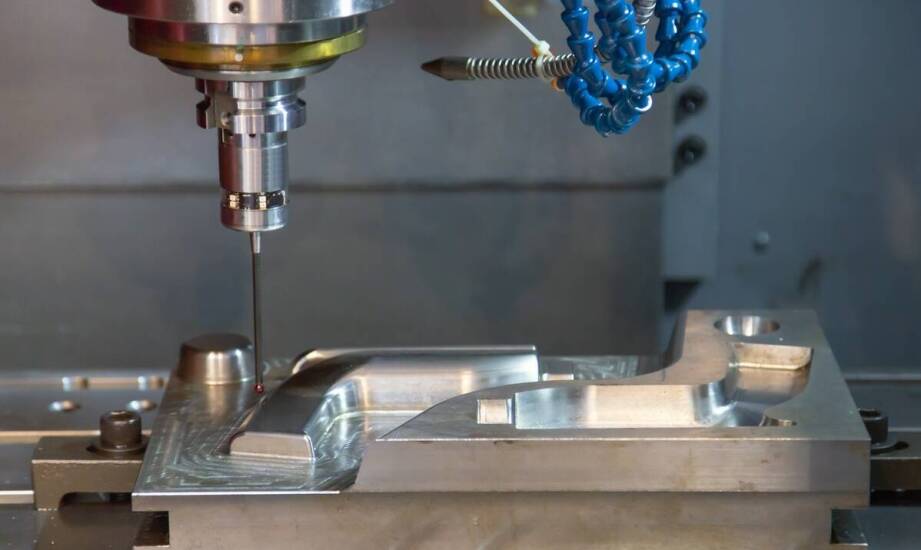 Dlaczego frez o średnicy 4 mm wymaga innych ustawień w plexi, drewnie i aluminium na ploterze CNC