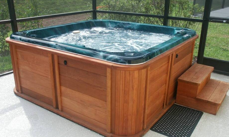 Jak dopasować pokrowiec do drewnianego jacuzzi, by chronił wodę, drewno i sezonową eksploatację