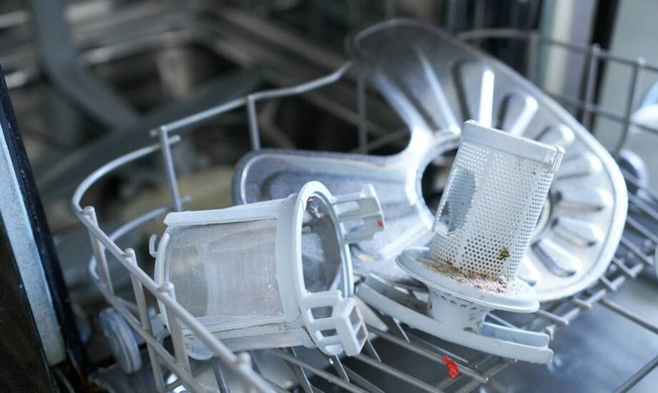 Oznaczenia PNC i E-nr w zmywarce Electrolux jako klucz do trafnego doboru części