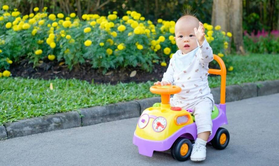 Jak pojazdowa zabawka interaktywna wspiera naukę kolorów, liczenia i motoryki