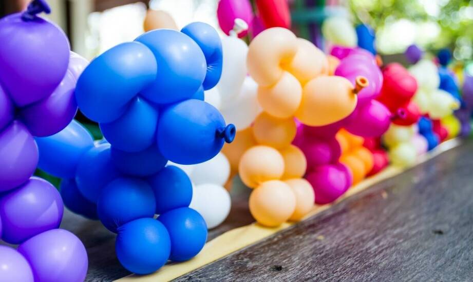 Balony stojące bez helu — kiedy sprawdzają się w dekoracji przyjęcia