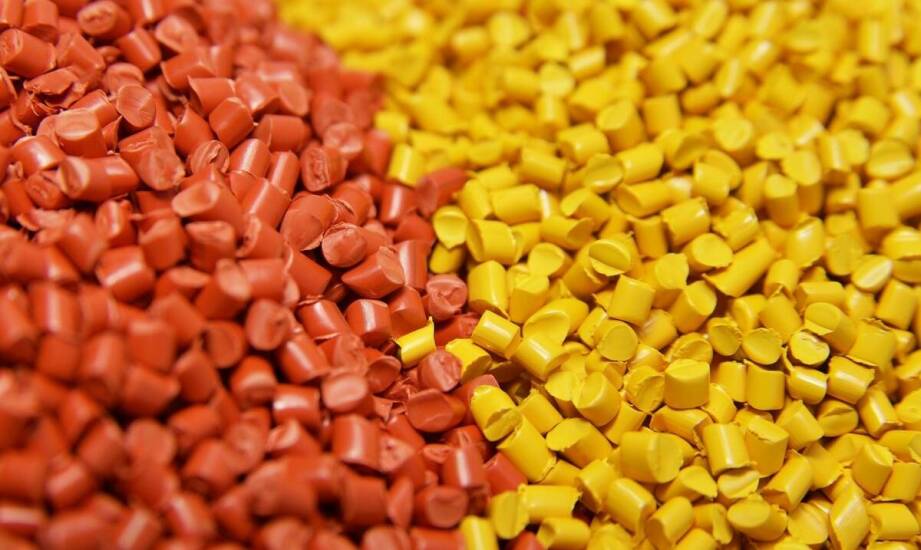 Granulat PVC pierwotny i z recyklingu — kiedy cena odpowiada wymaganiom produkcji profili i okładzin