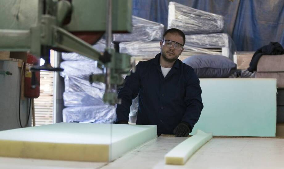 Jak dobrać urządzenie do cięcia pianki, gdy liczą się gęstość materiału i powtarzalność serii