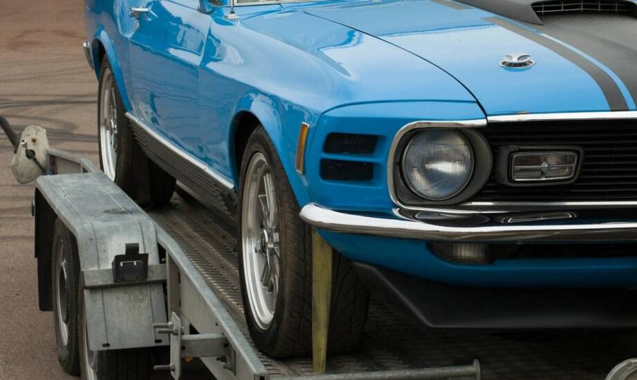 Nowy muscle car lub SUV z USA — koszty i formalności, które zmieniają rachunek importu