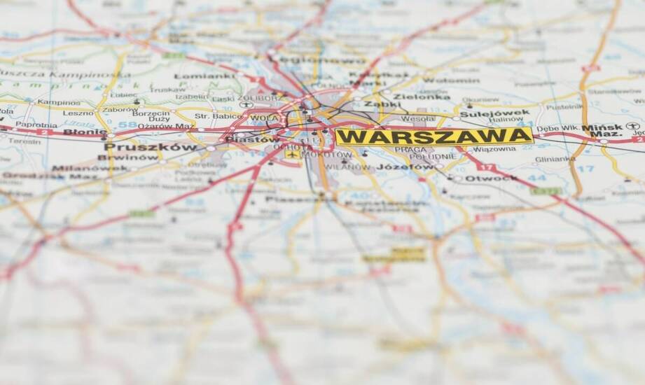 Przyjazd pociągiem do Warszawy: jak zgrać wizytę w Koperniku z noclegiem w śródmieściu
