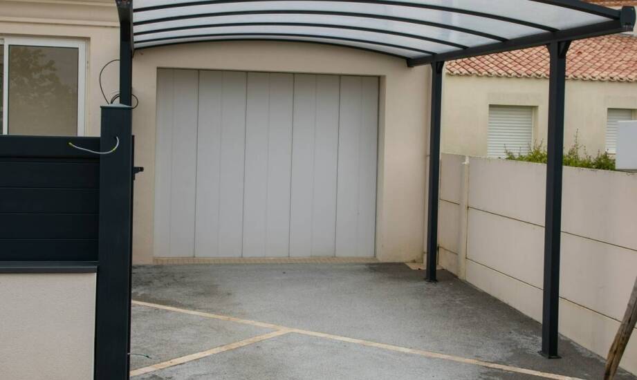 Jak ocenić, czy metalowy carport pasuje do działki i klimatu domu w Niemczech