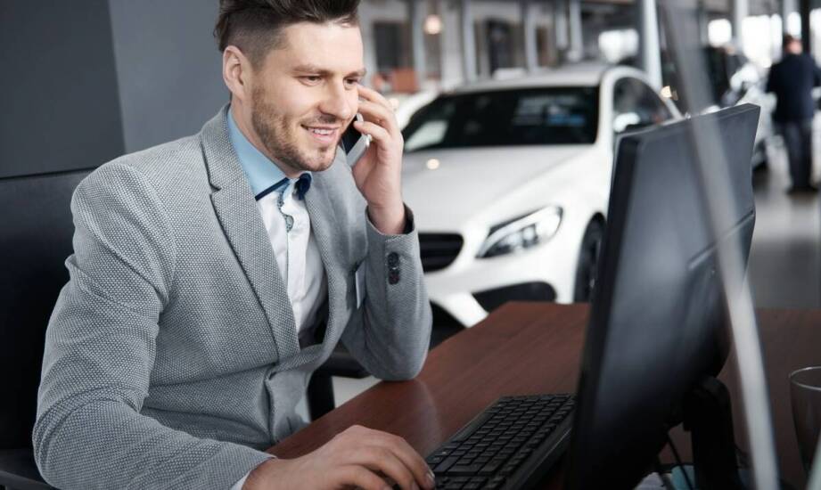 Jak telefon, e-mail i AI zmieniają zewnętrzną obsługę kontaktu w kampaniach sprzedażowych B2B