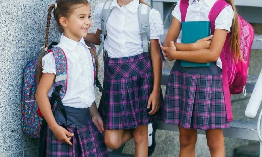 Jak układać codzienne zestawy dla dziewczynki 8–12 lat, żeby pasowały do szkoły i zabawy