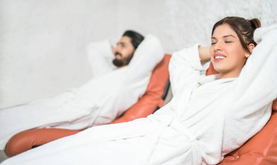 Pakiet dla dwojga w hotelu: które elementy są standardem, a które tylko dodatkiem