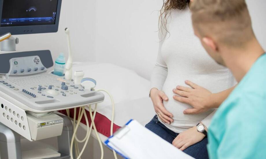 Ciąża fizjologiczna i patologiczna — co naprawdę zmienia się w planie opieki położniczej