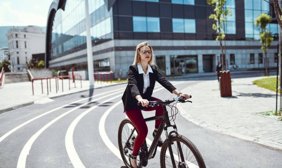Kiedy spacer, rower i hulajnoga są wygodniejsze niż metro w drodze do Centrum Nauki Kopernik